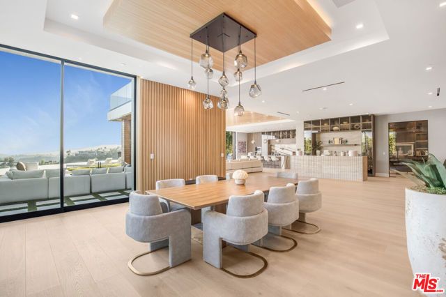 1033 Somera Road, Los Angeles, CA 90077