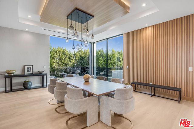 1033 Somera Road, Los Angeles, CA 90077