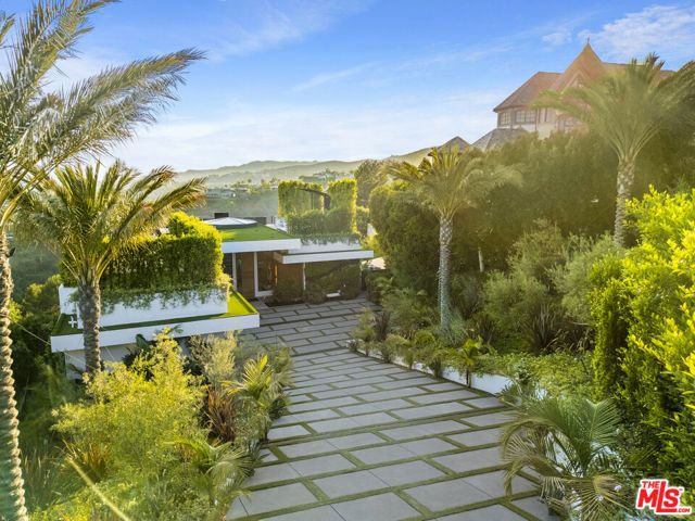 1033 Somera Road, Los Angeles, CA 90077