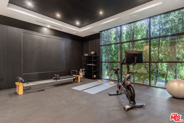 1033 Somera Road, Los Angeles, CA 90077