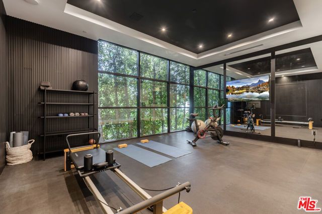 1033 Somera Road, Los Angeles, CA 90077