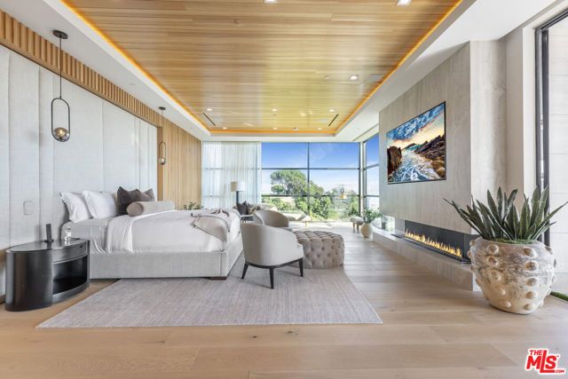 1033 Somera Road, Los Angeles, CA 90077