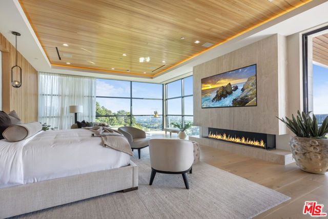 1033 Somera Road, Los Angeles, CA 90077