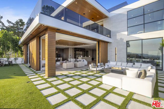 1033 Somera Road, Los Angeles, CA 90077