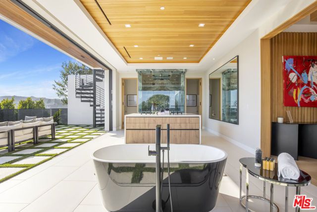 1033 Somera Road, Los Angeles, CA 90077