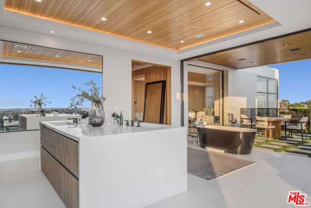 1033 Somera Road, Los Angeles, CA 90077