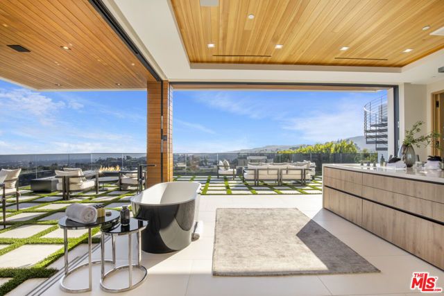 1033 Somera Road, Los Angeles, CA 90077