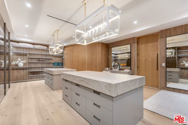 1033 Somera Road, Los Angeles, CA 90077