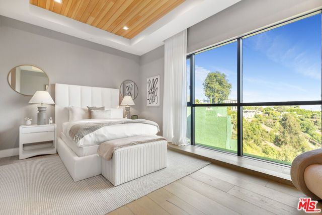 1033 Somera Road, Los Angeles, CA 90077