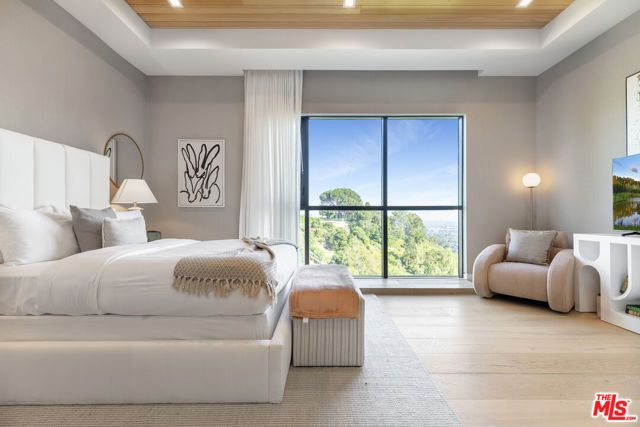 1033 Somera Road, Los Angeles, CA 90077