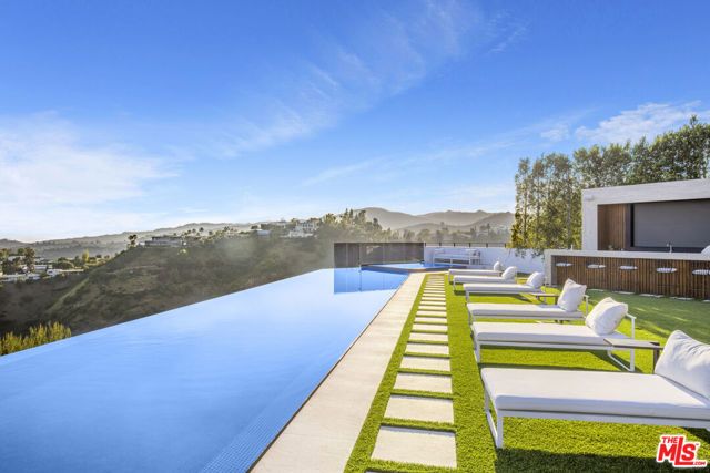 1033 Somera Road, Los Angeles, CA 90077