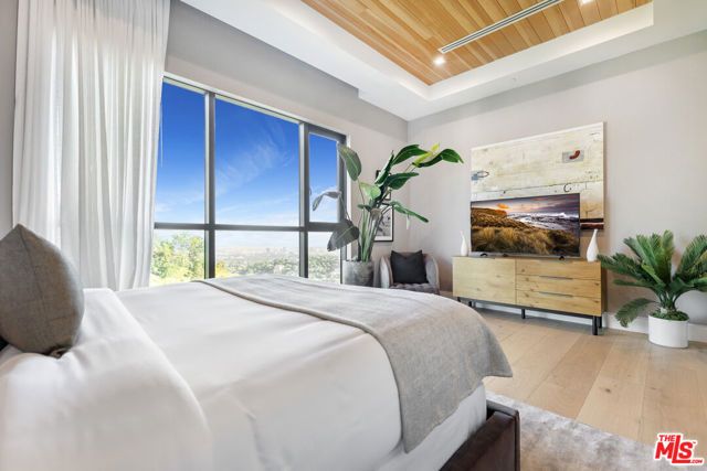 1033 Somera Road, Los Angeles, CA 90077