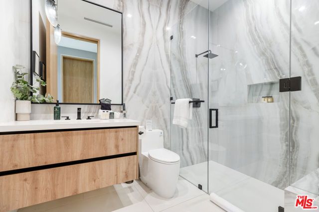 1033 Somera Road, Los Angeles, CA 90077