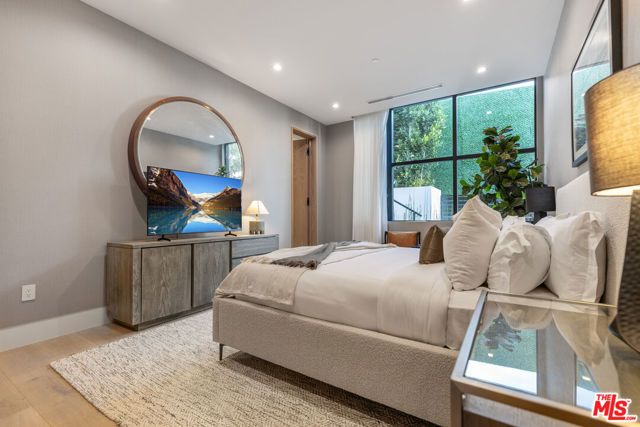 1033 Somera Road, Los Angeles, CA 90077