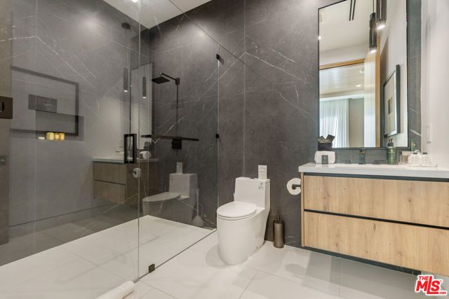 1033 Somera Road, Los Angeles, CA 90077