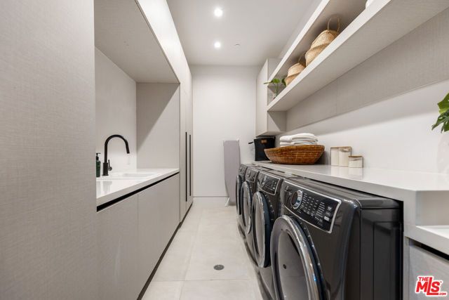 1033 Somera Road, Los Angeles, CA 90077