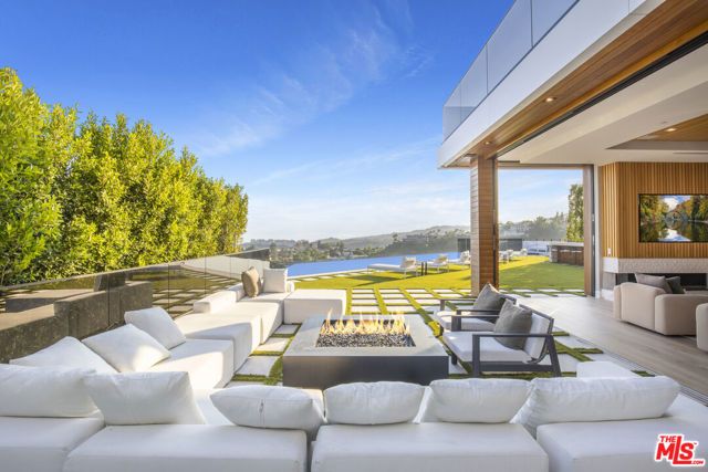 1033 Somera Road, Los Angeles, CA 90077