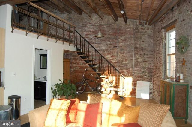 2135 E SUSQUEHANNA AVE, Philadelphia, PA 19125