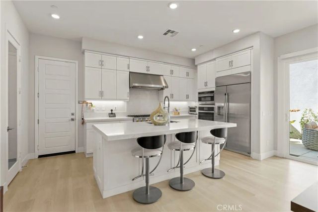 259 chorus, Irvine, CA 92618