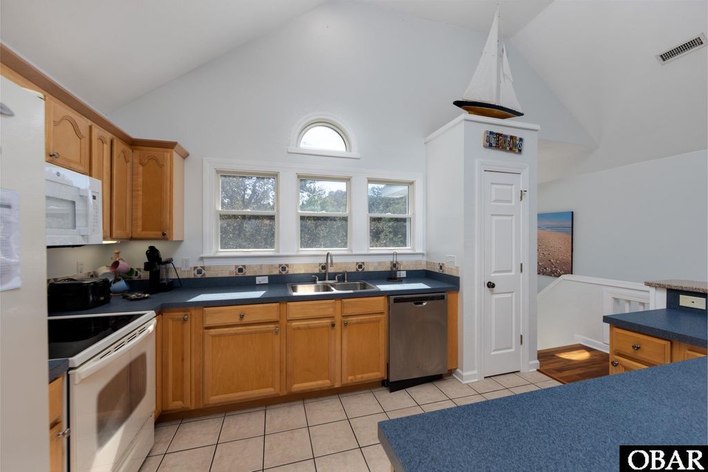 Image 33 of property listing at 1131 Gray Court lot 16, Corolla, NC 27927