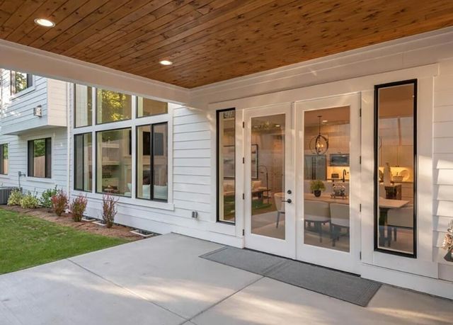 13042 Spirea Avenue, St. John, IN 46373