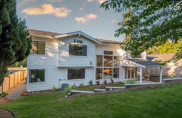 13042 Spirea Avenue, St. John, IN 46373