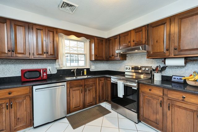 541 Pickering Street, Manchester, NH 03104