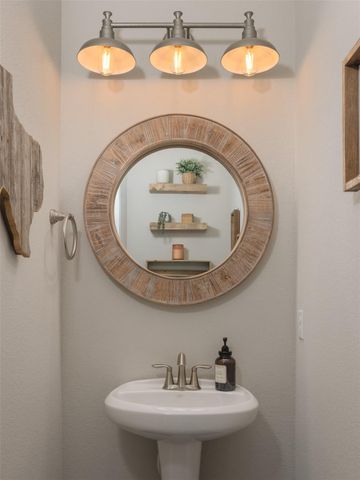 893 Blue Ridge DR, Dripping Springs, TX 78620