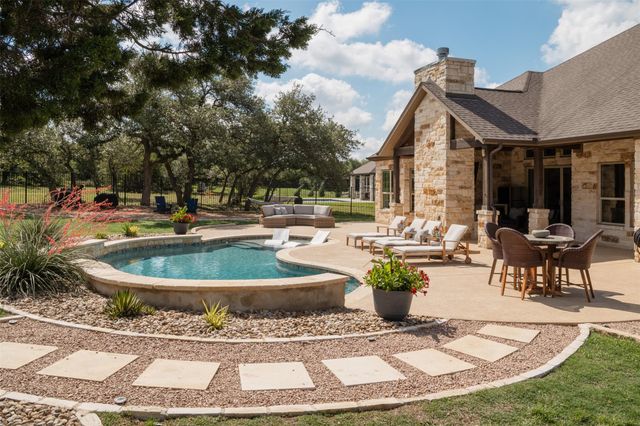 893 Blue Ridge DR, Dripping Springs, TX 78620