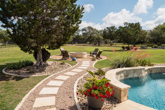 893 Blue Ridge DR, Dripping Springs, TX 78620