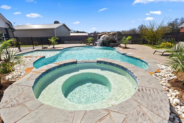7566 Don Bruce Ct, Christiana, TN 37037