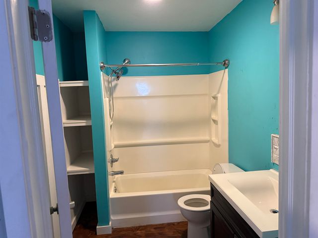 512 E Lincoln Ave, Wellington, KS 67152