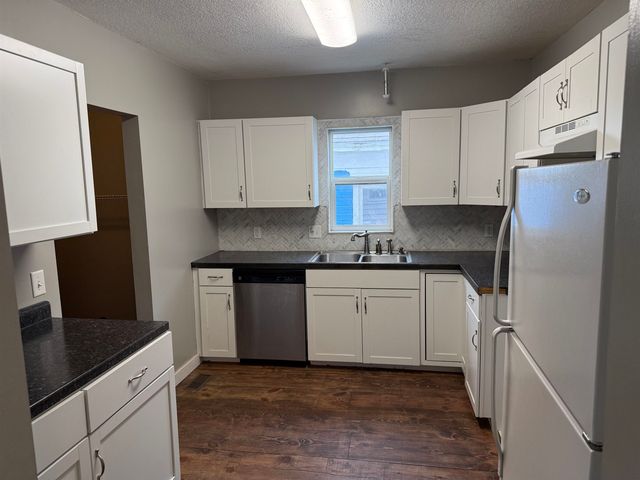 512 E Lincoln Ave, Wellington, KS 67152