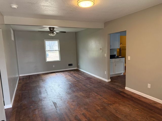 512 E Lincoln Ave, Wellington, KS 67152