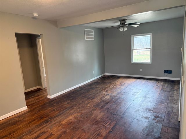 512 E Lincoln Ave, Wellington, KS 67152