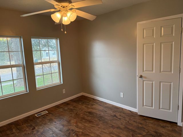 512 E Lincoln Ave, Wellington, KS 67152