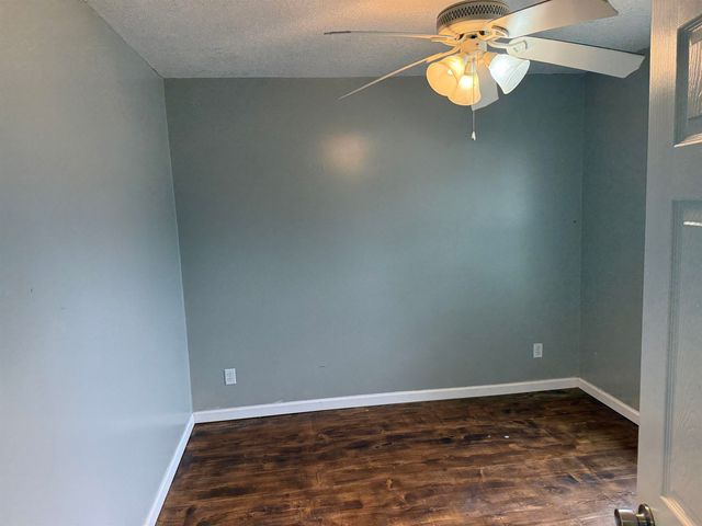 512 E Lincoln Ave, Wellington, KS 67152