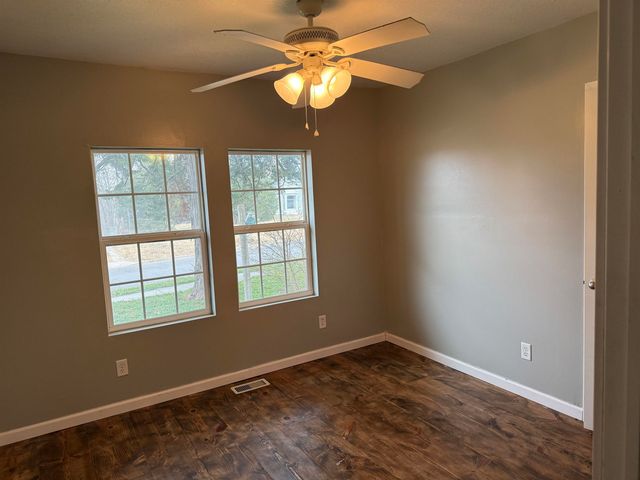 512 E Lincoln Ave, Wellington, KS 67152