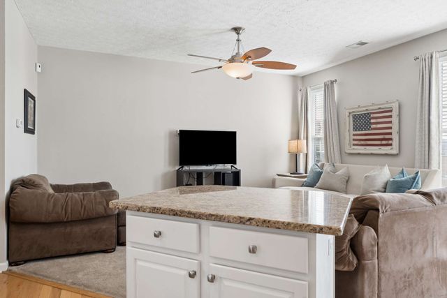 7277 Charlotte Pike Unit 214, Nashville, TN 37209