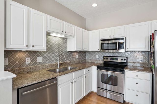 7277 Charlotte Pike Unit 214, Nashville, TN 37209