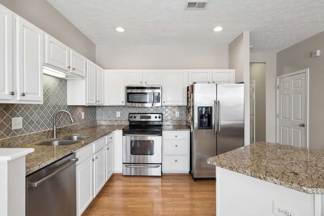 7277 Charlotte Pike Unit 214, Nashville, TN 37209