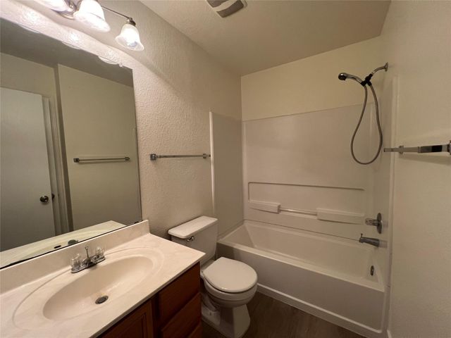 821 New Bridge DR, Kyle, TX 78640