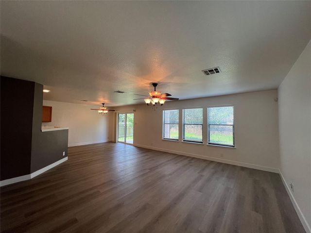 821 New Bridge DR, Kyle, TX 78640