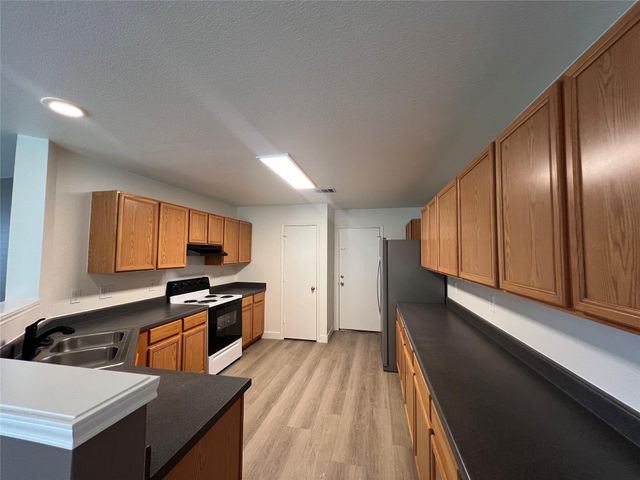 821 New Bridge DR, Kyle, TX 78640