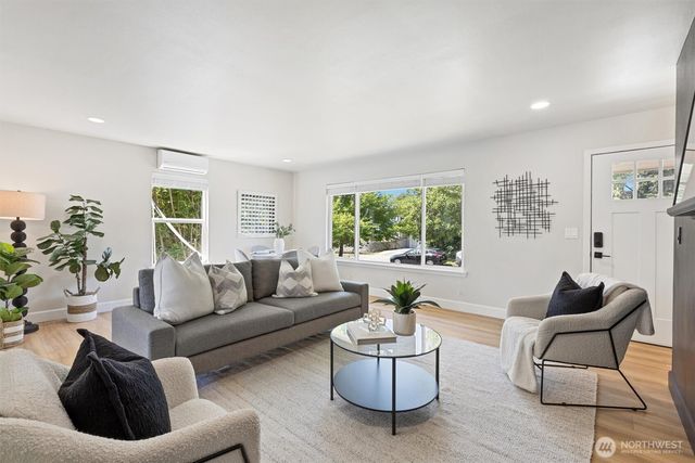 6400 44th Avenue S, Seattle, WA 98118