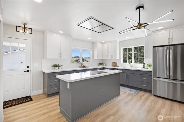 6400 44th Avenue S, Seattle, WA 98118
