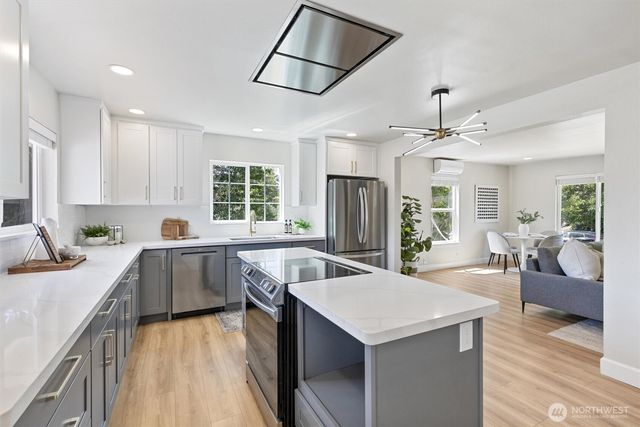 6400 44th Avenue S, Seattle, WA 98118