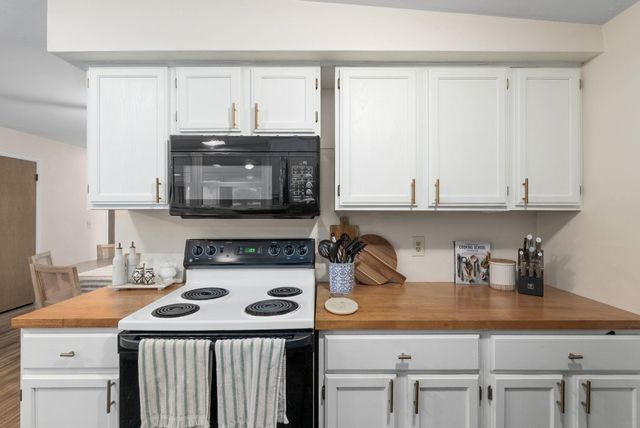 2833 S Hiram, Wichita, KS 67217