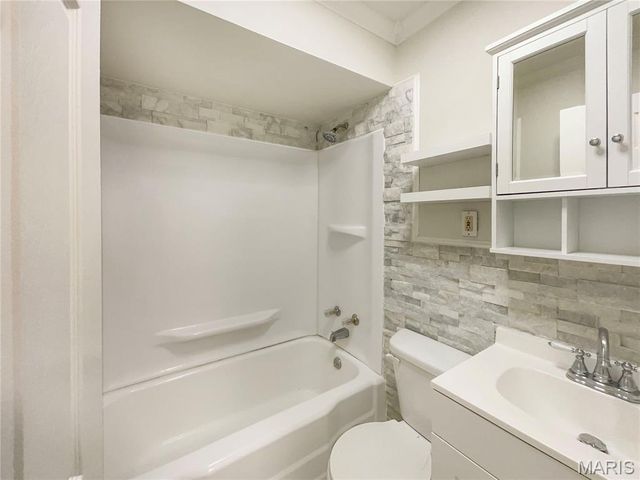 614 Barton Lane, Ballwin, MO 63021