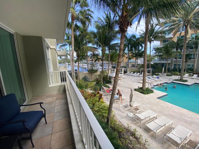 700 E Boynton Beach Boulevard 203, Boynton Beach, FL 33435